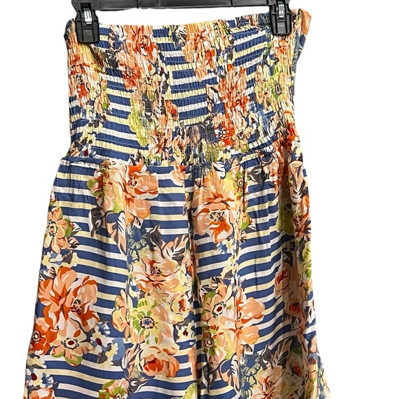 Floral and blue stripe Strapless romper - Picture 7 of 8